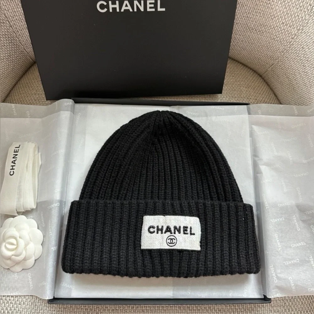 Authentic CHANEL 100% cashmere Black sequin Knit Beanie